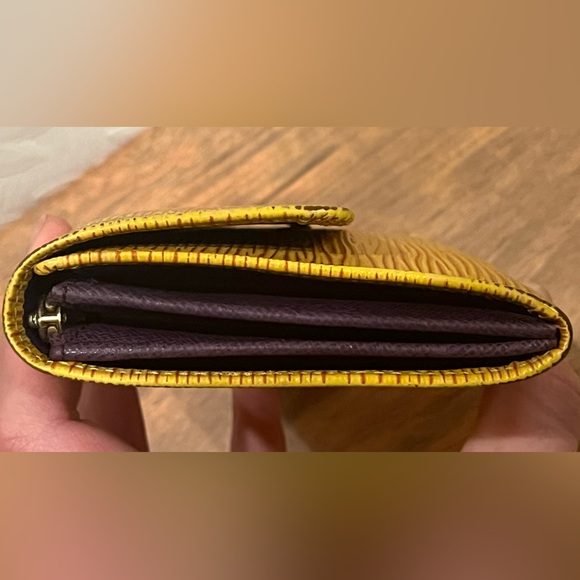 Authentic Louis Vuitton Long Epi Leather Wallet🌷 - Picture 9 of 13